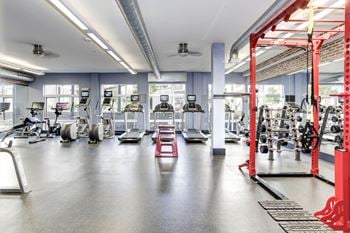 High-end fitness studio & wellness flex space
